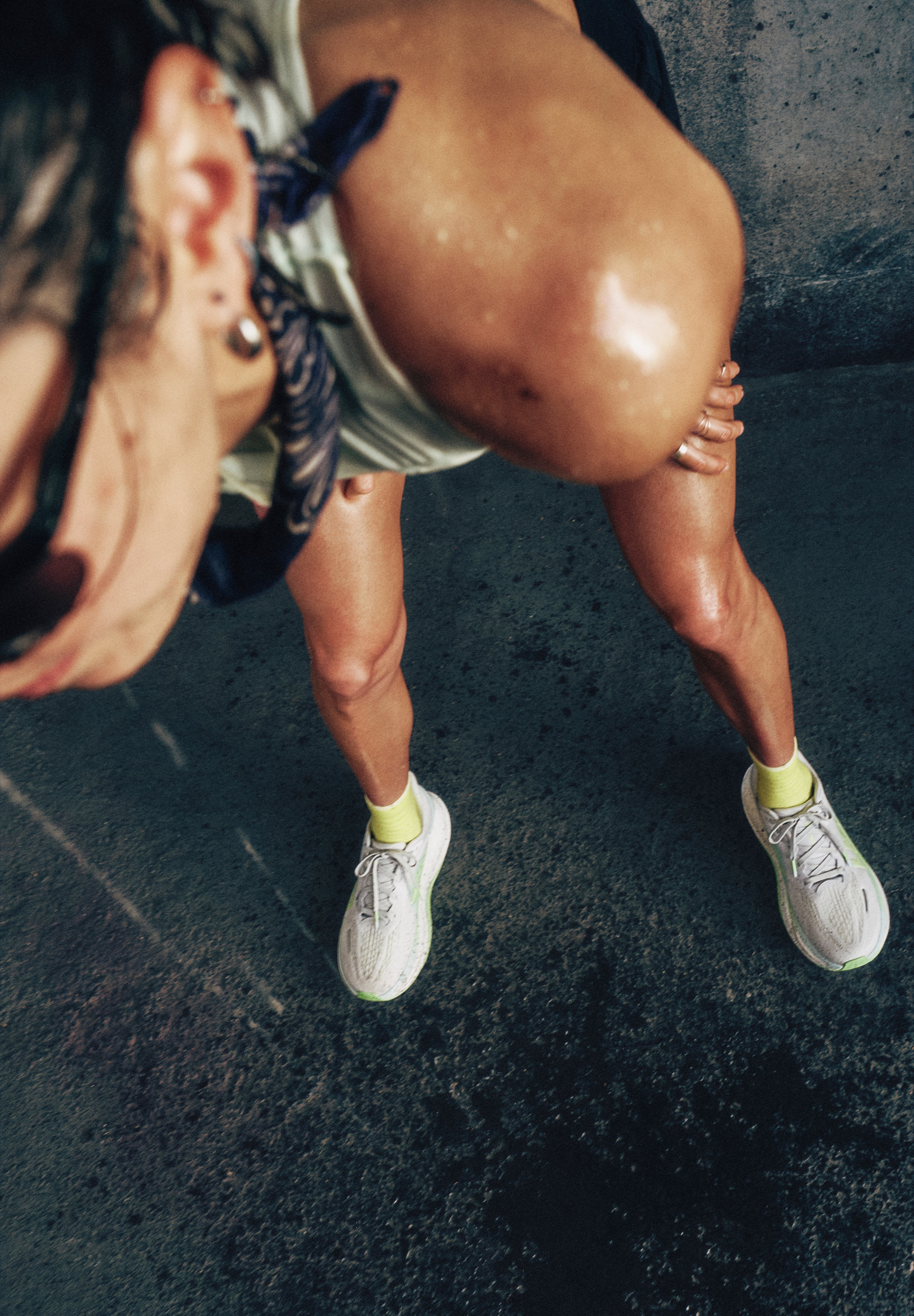 HOKA_F26_CLIFTONPRO_CASINO_PARKING_9942_RGB.jpg